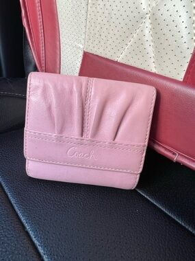 Vintage Coach pleated soho wallet